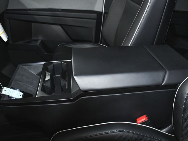 2025 Tesla Cybertruck Base - 23042246 - 40