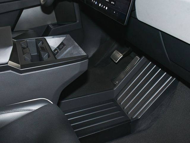 2025 Tesla Cybertruck Base - 23064859 - 57