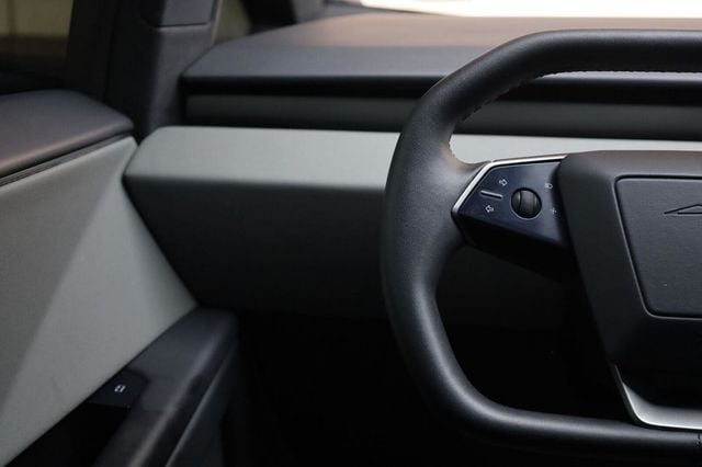 2025 Tesla Cybertruck Base - 23085027 - 32