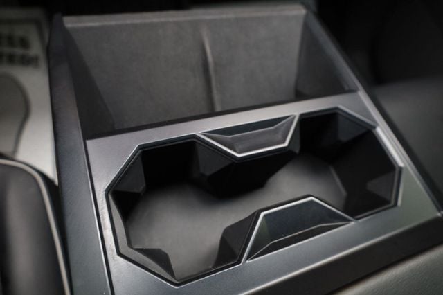 2025 Tesla Cybertruck Base - 23085027 - 34