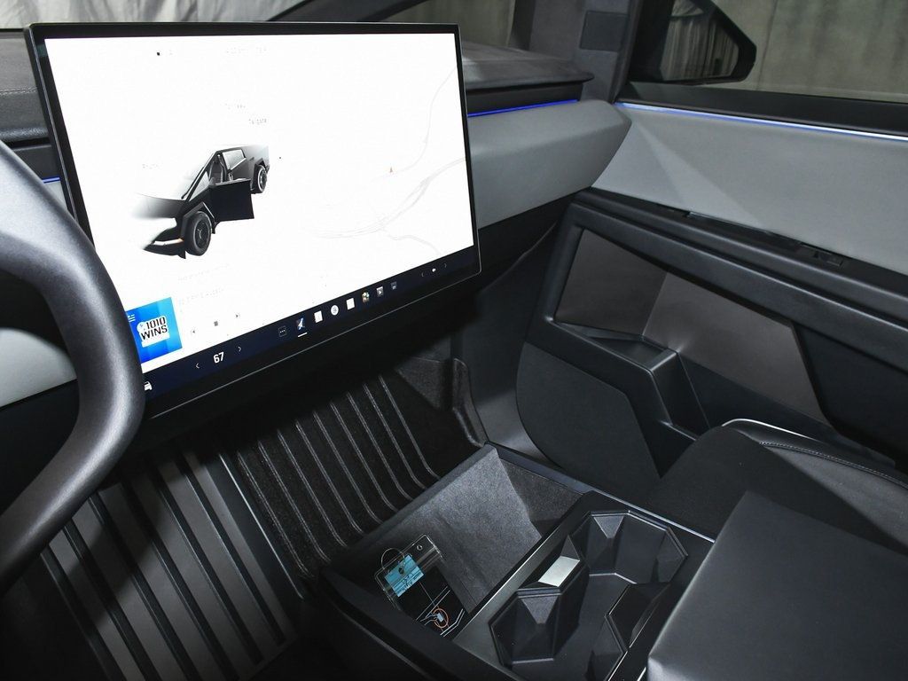 2025 Tesla Cybertruck Cyberbeast photo 32