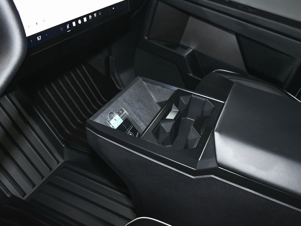 2025 Tesla Cybertruck Cyberbeast photo 33