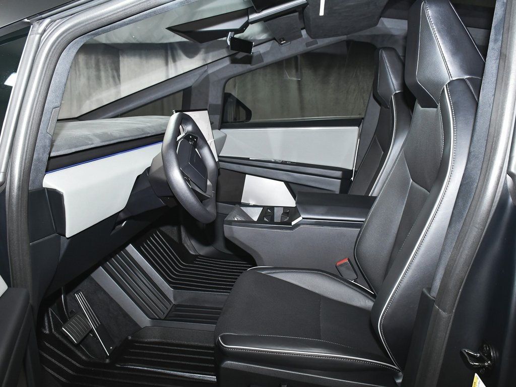 2025 Tesla Cybertruck Cyberbeast photo 36