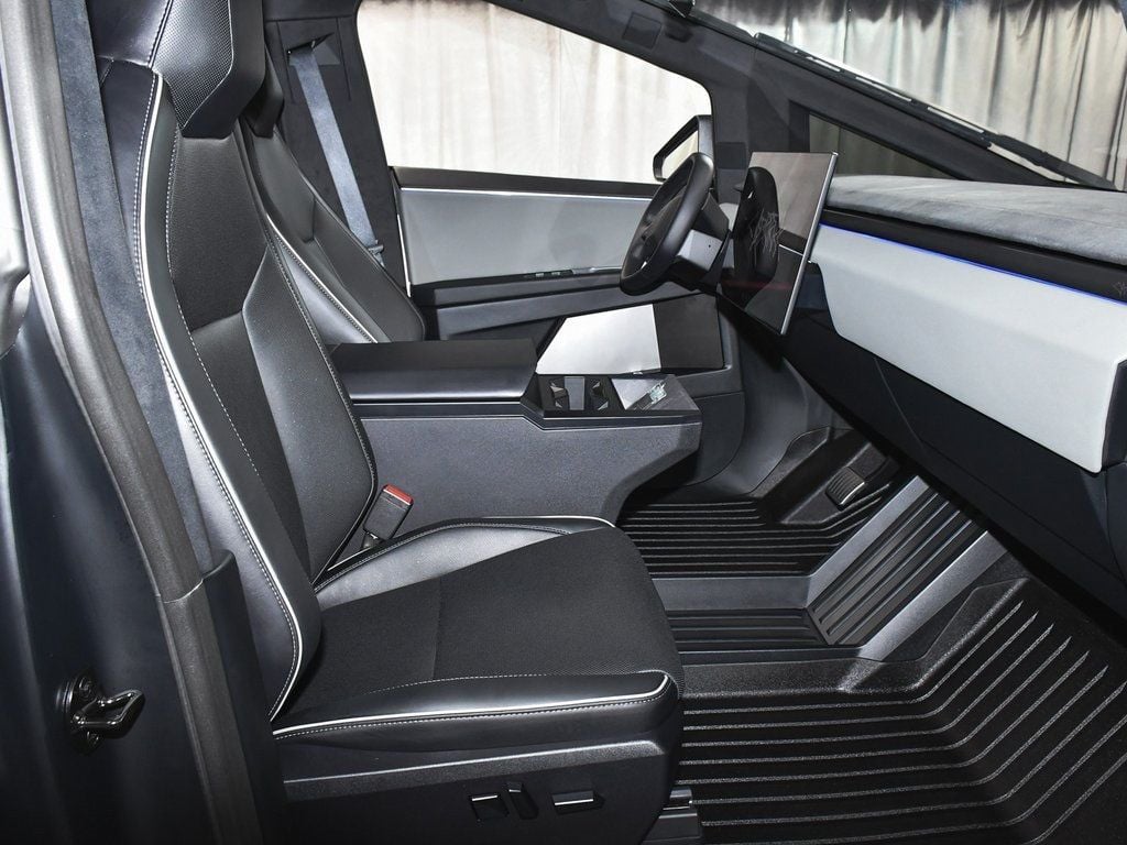 2025 Tesla Cybertruck Cyberbeast photo 48