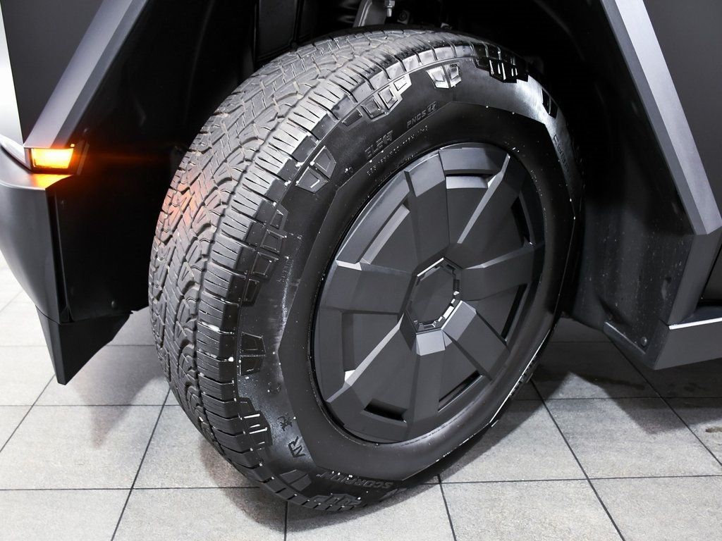 2025 Tesla Cybertruck Cyberbeast photo 7