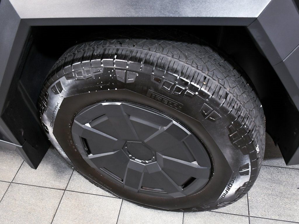 2025 Tesla Cybertruck Cyberbeast photo 9