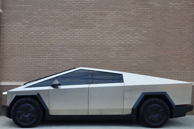 2025 Tesla Cybertruck Cyberbeast - 23093862 - 1