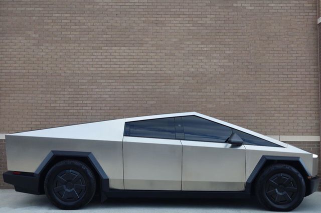 2025 Tesla Cybertruck Cyberbeast - 23093862 - 2