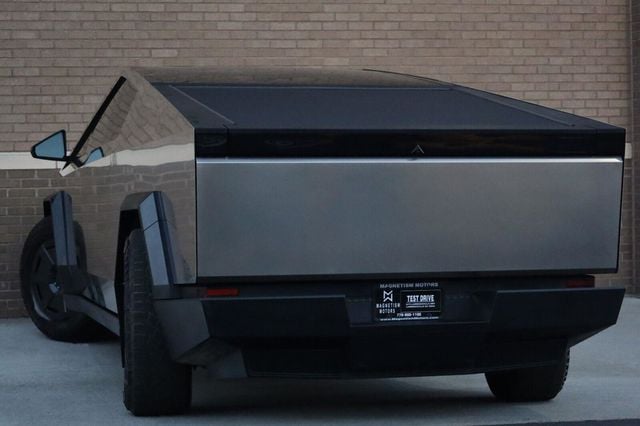 2025 Tesla Cybertruck Long Range - 23085025 - 10