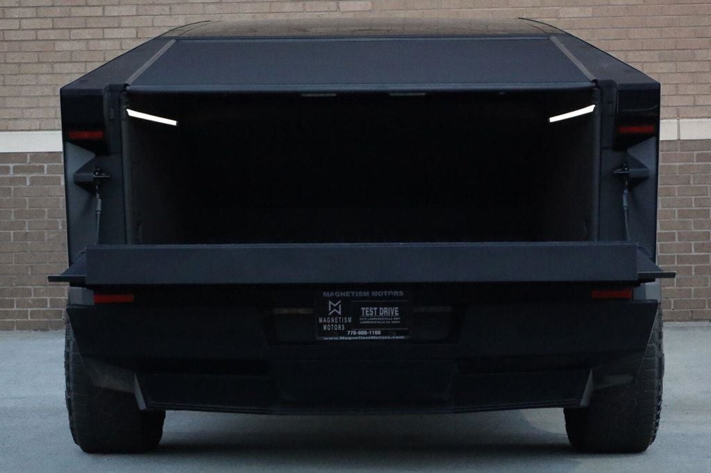 Tesla Cybertruck photo 13