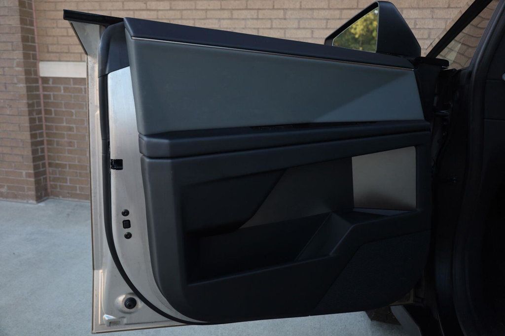 Tesla Cybertruck photo 15