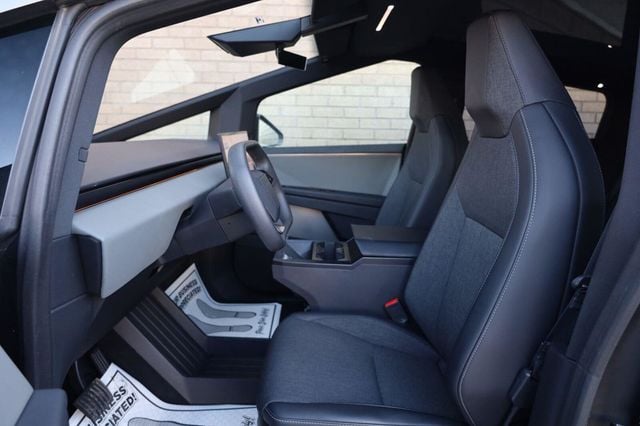 2025 Tesla Cybertruck Long Range - 23085025 - 17