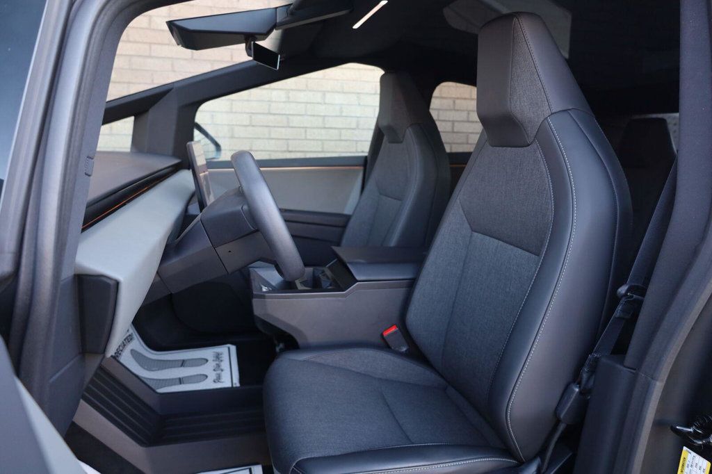 Tesla Cybertruck photo 19
