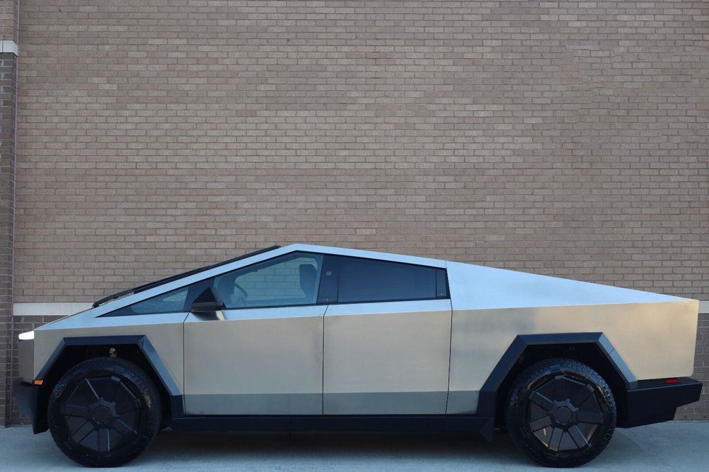 Tesla Cybertruck photo 2