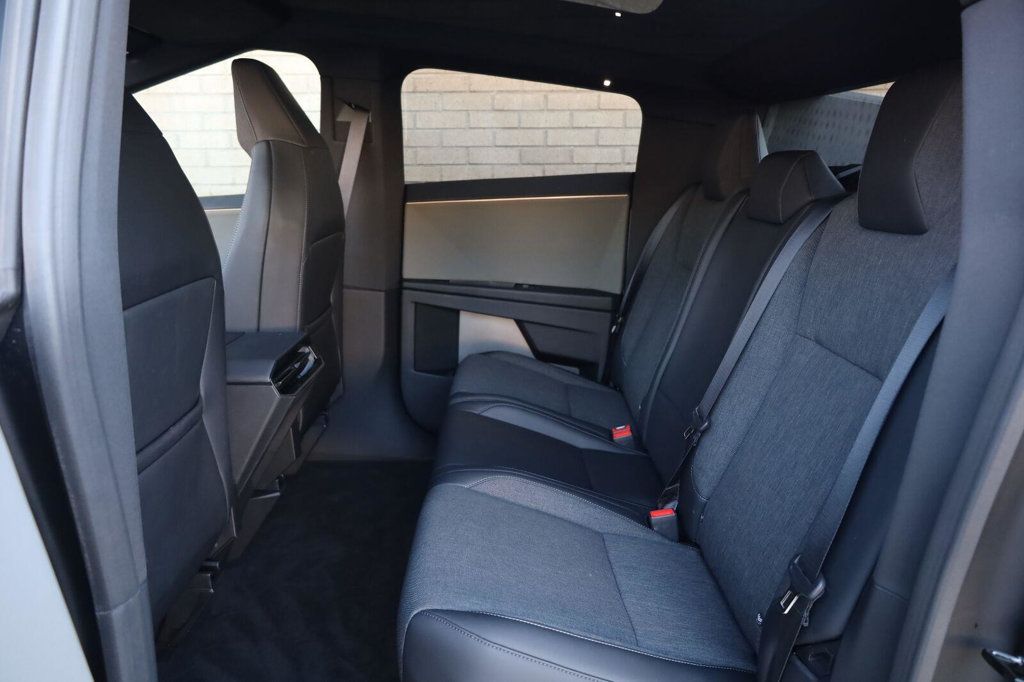 Tesla Cybertruck photo 22