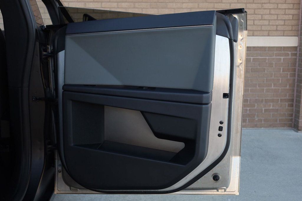 Tesla Cybertruck photo 24