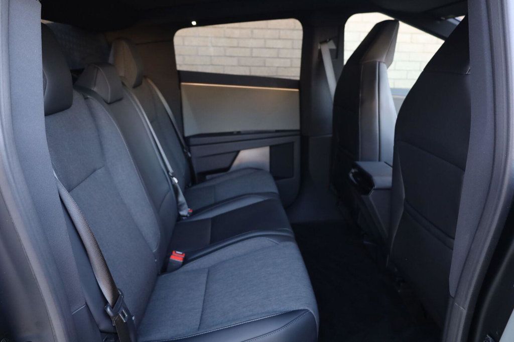 Tesla Cybertruck photo 25