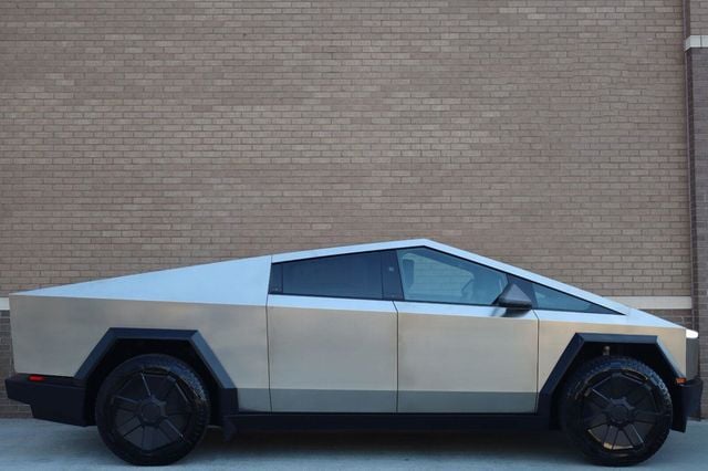 2025 Tesla Cybertruck Long Range - 23085025 - 2