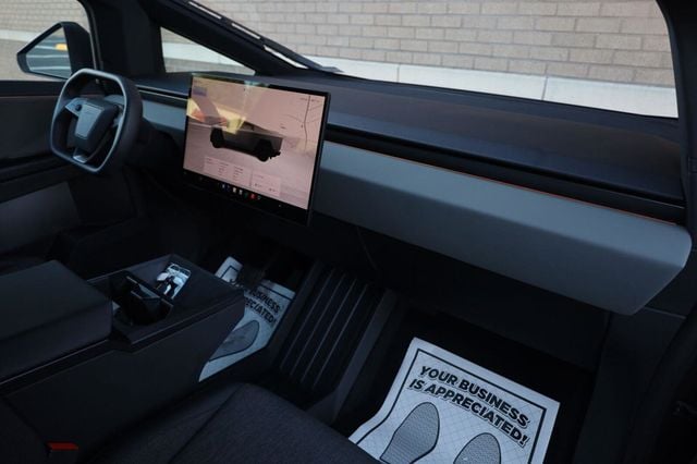 2025 Tesla Cybertruck Long Range - 23085025 - 29