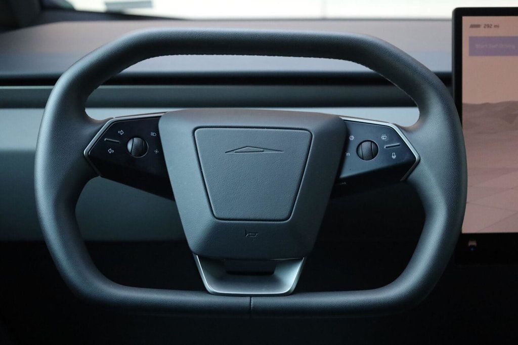 Tesla Cybertruck photo 32