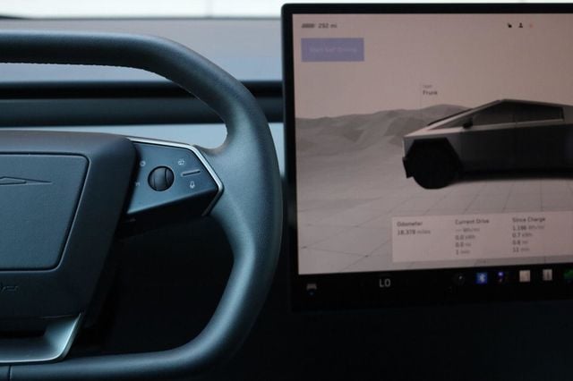 2025 Tesla Cybertruck Long Range - 23085025 - 33