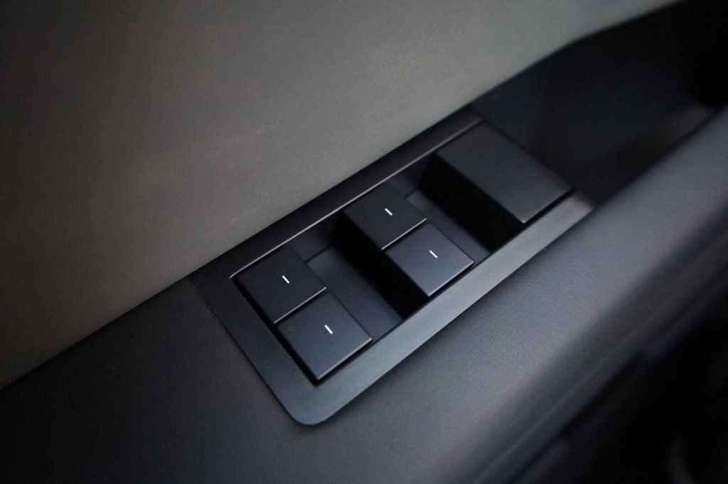 Tesla Cybertruck photo 35