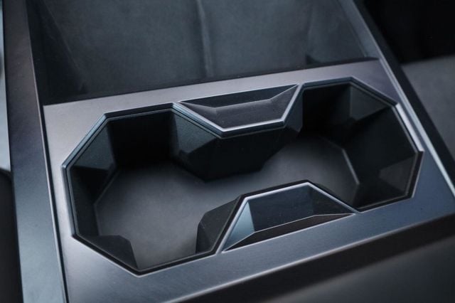 2025 Tesla Cybertruck Long Range - 23085025 - 37