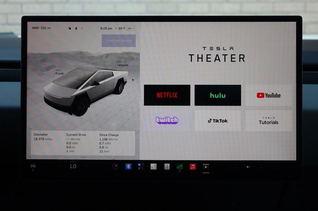 Tesla Cybertruck photo 43