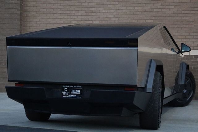 2025 Tesla Cybertruck Long Range - 23085025 - 8