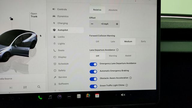 2025 Tesla Model 3 Long Range (357-mile estimated range) - 22947382 - 20