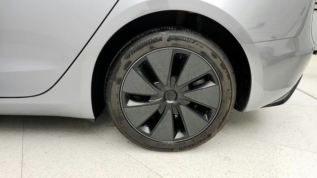 2025 Tesla Model 3 Long Range (357-mile estimated range) - 22947382 - 8