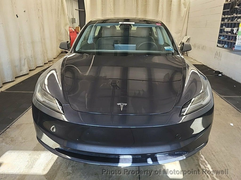 2025 Tesla Model 3 photo 3