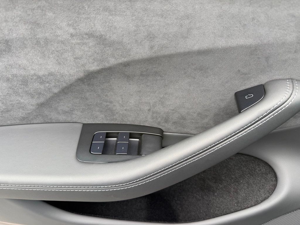2025 Tesla Model 3 Long Range photo 19