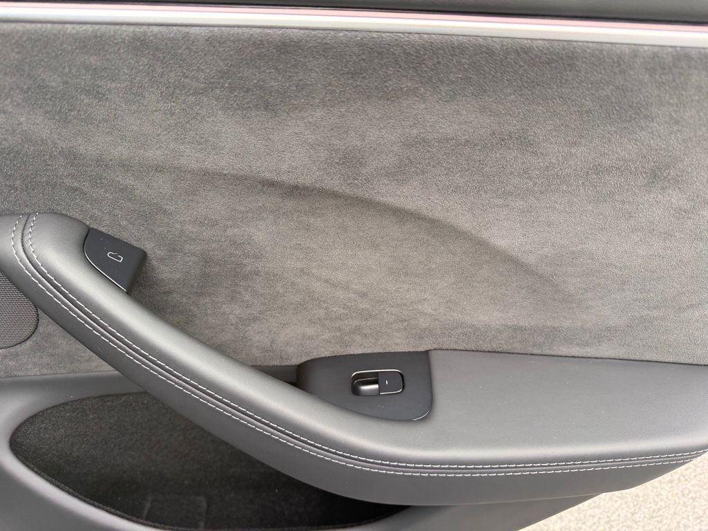 2025 Tesla Model 3 Long Range photo 25