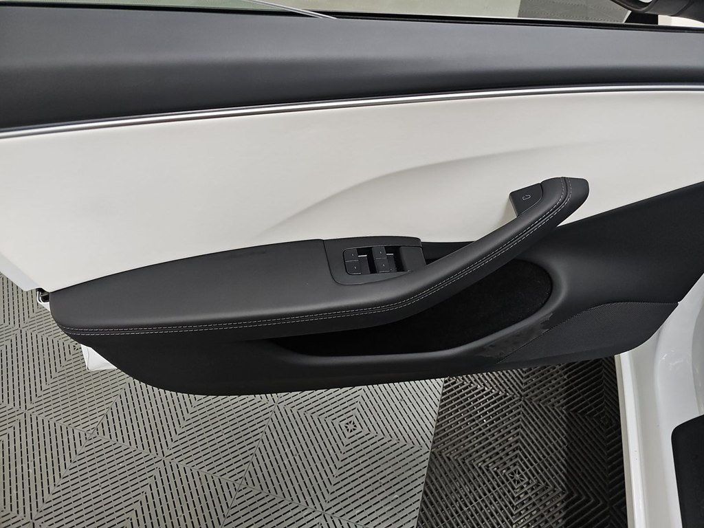 2025 Tesla Model 3 Long Range RWD - 22948406 - 9