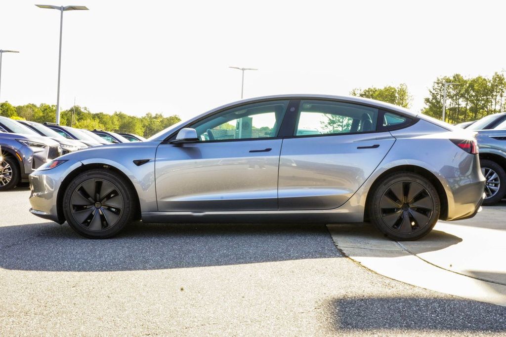 Tesla Model 3 photo 10