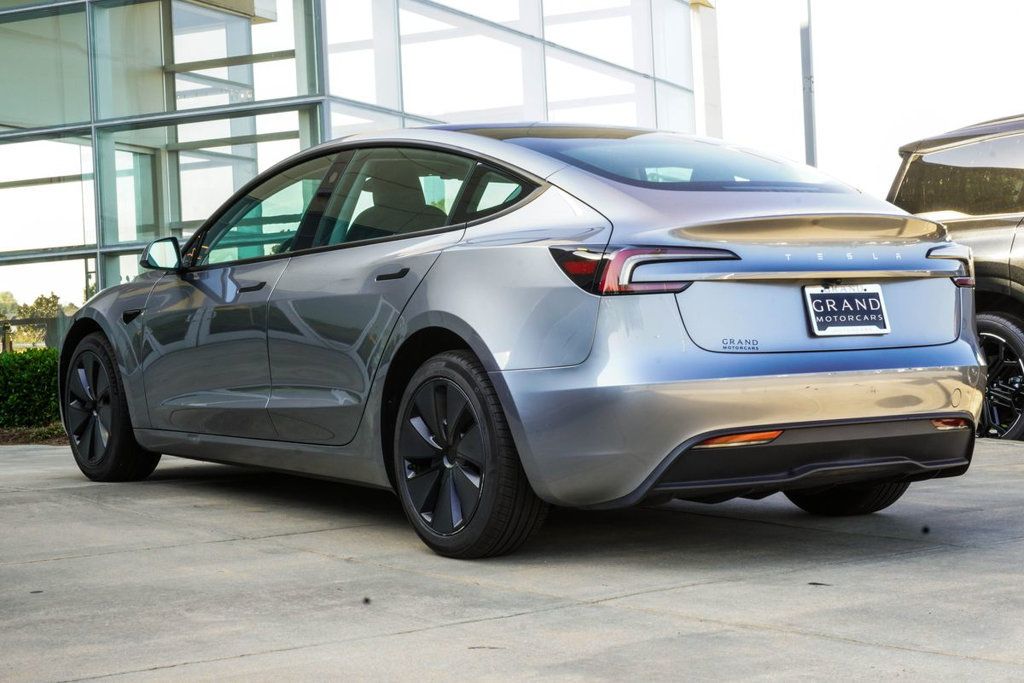 Tesla Model 3 photo 11