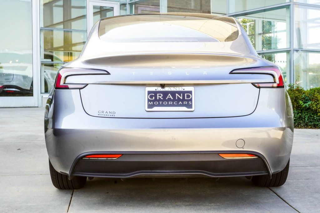 Tesla Model 3 photo 12