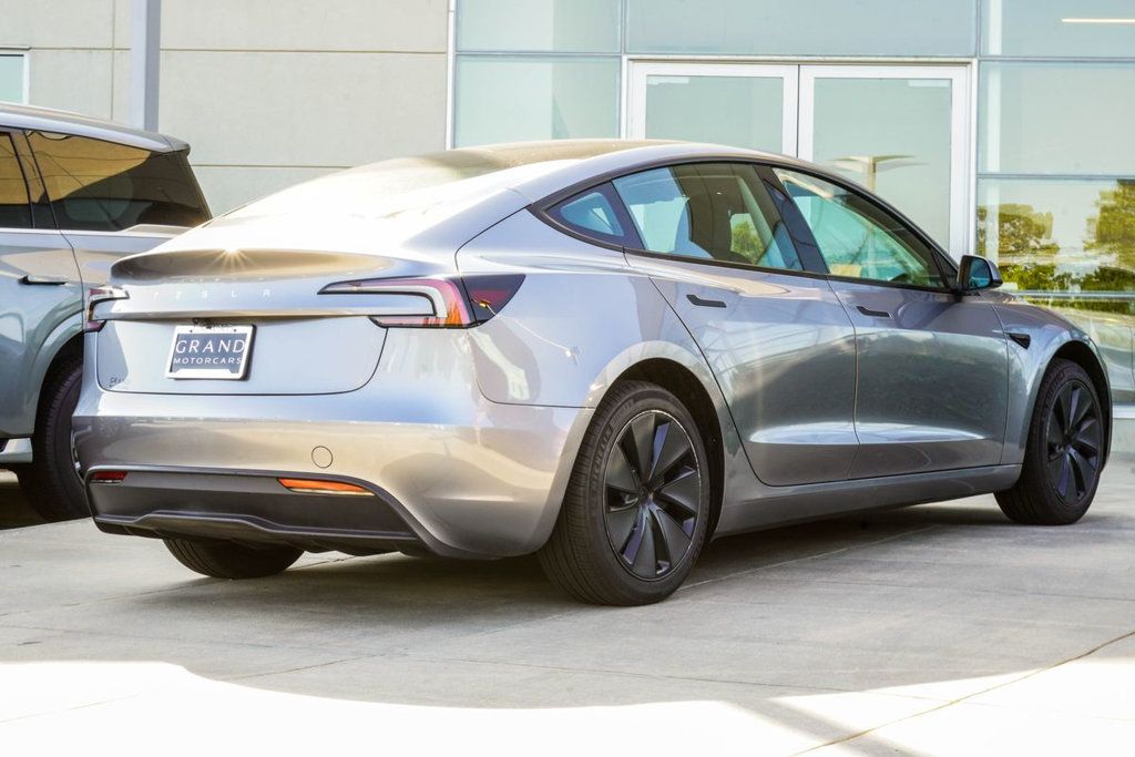 Tesla Model 3 photo 13