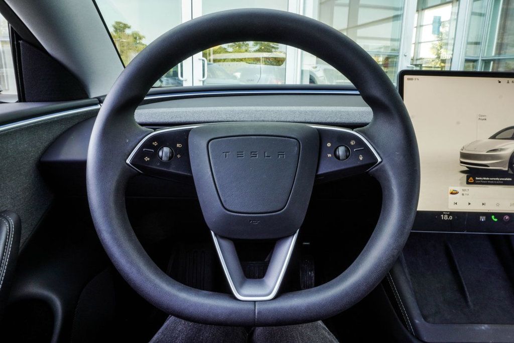 Tesla Model 3 photo 16
