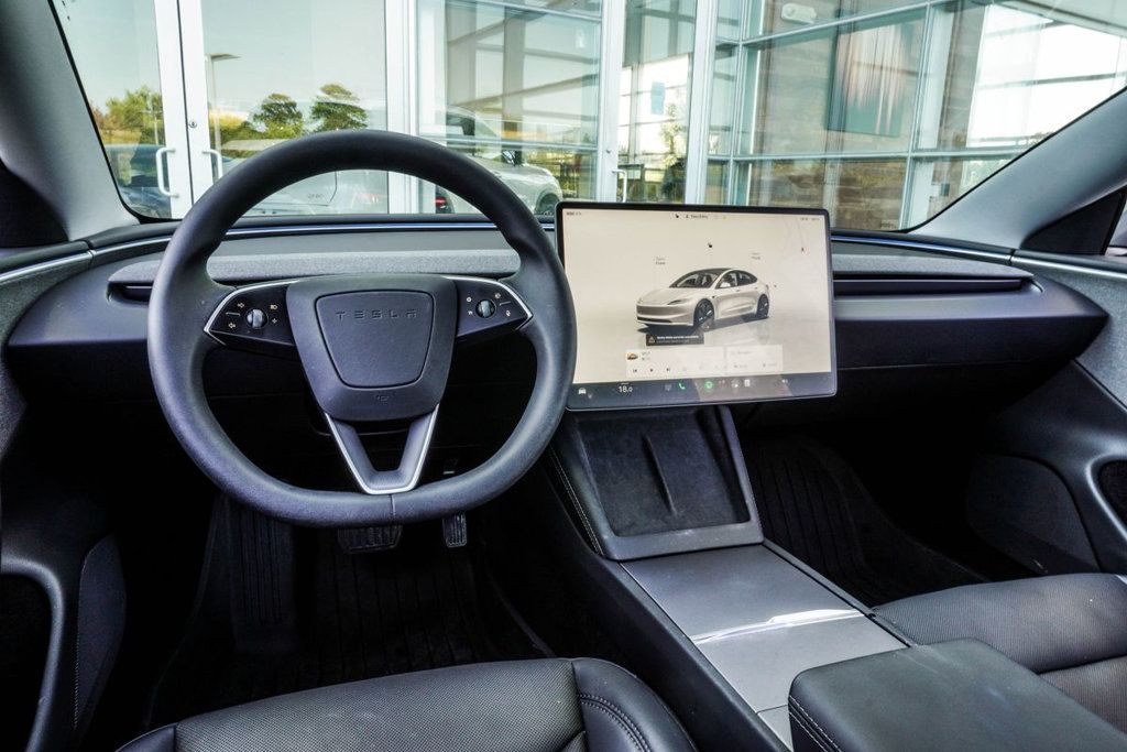 Tesla Model 3 photo 17
