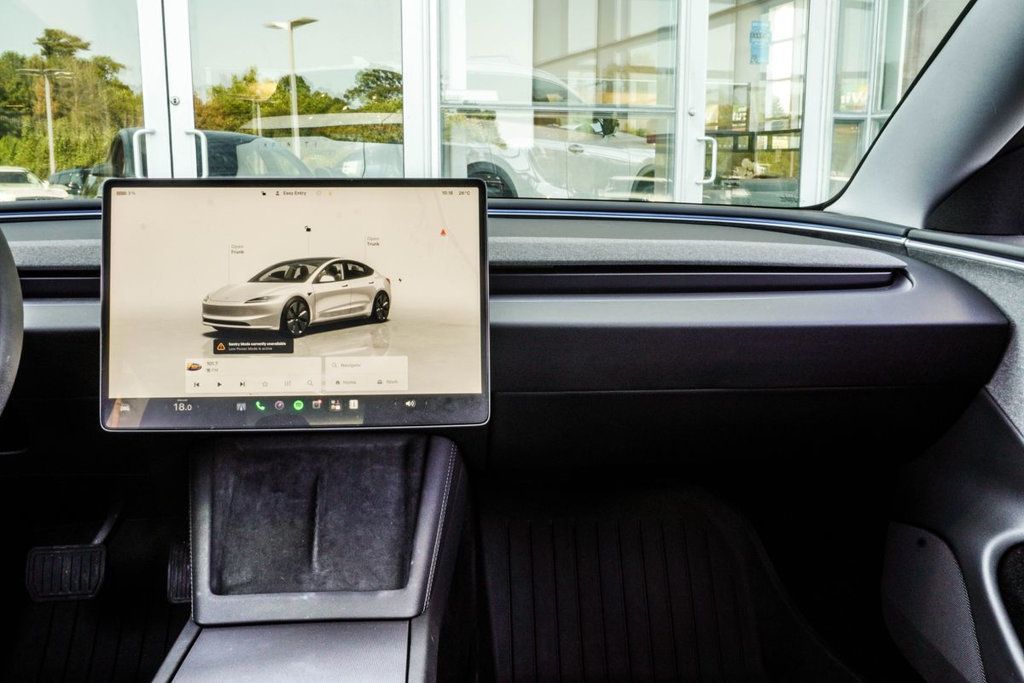 Tesla Model 3 photo 19