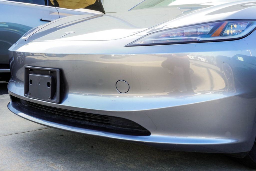 Tesla Model 3 photo 2