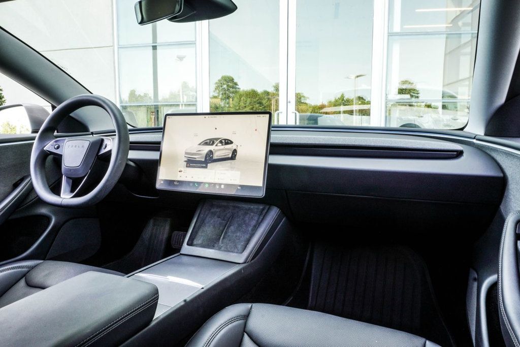 Tesla Model 3 photo 20