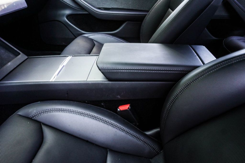 Tesla Model 3 photo 21