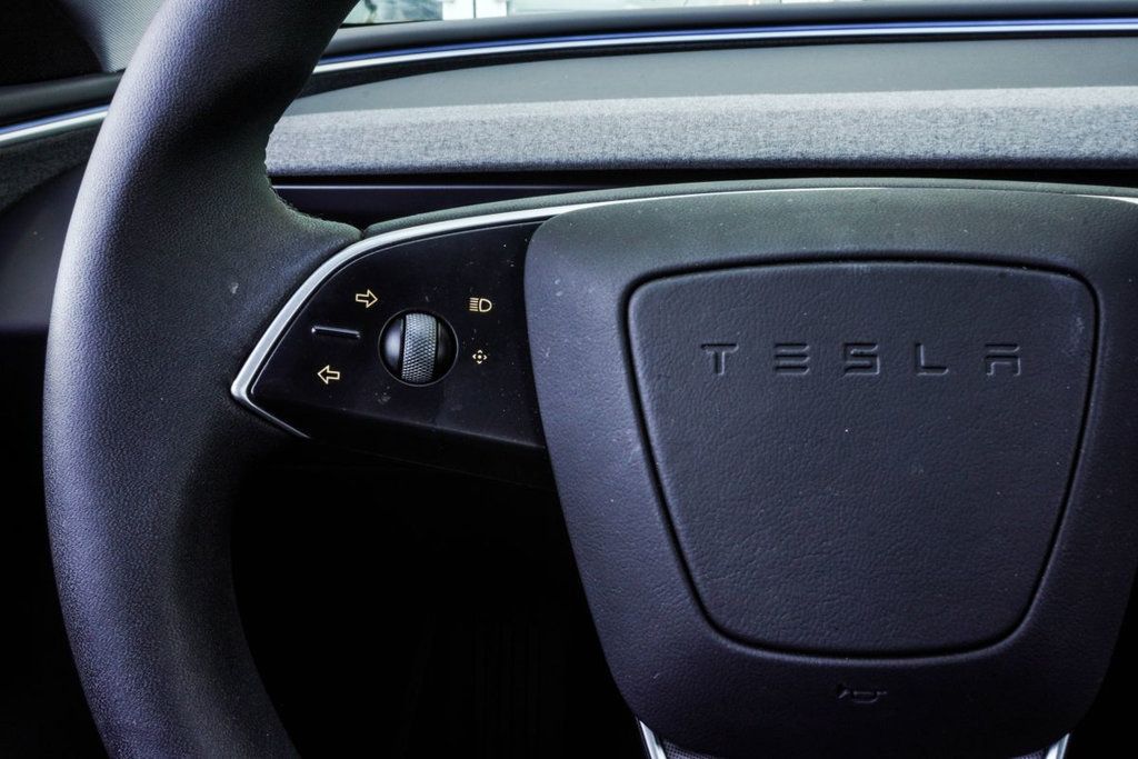 Tesla Model 3 photo 28