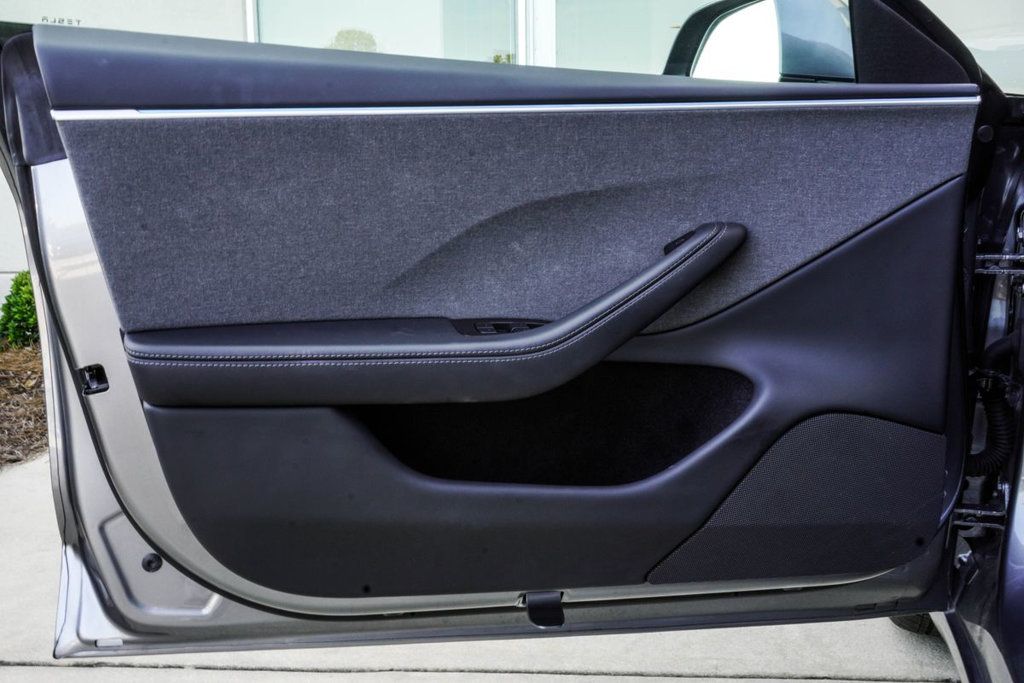 Tesla Model 3 photo 29