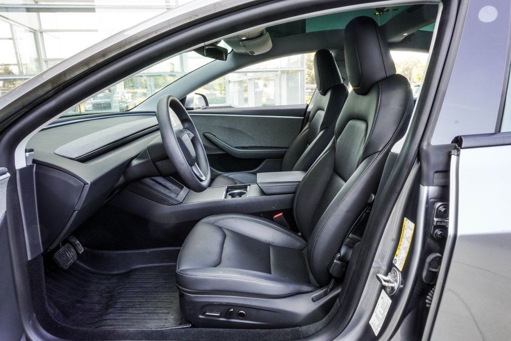 Tesla Model 3 photo 31