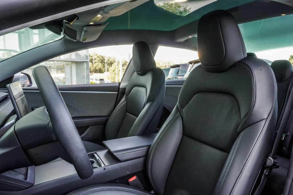 Tesla Model 3 photo 32