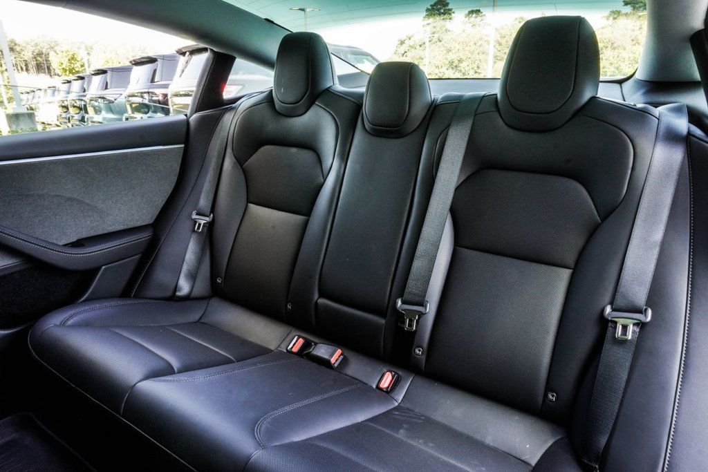 Tesla Model 3 photo 33